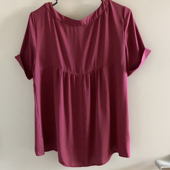 Flattering high low cuff sleeved blouse - Picture 2 of 2
